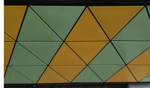 กระเบื้องฝ้าเพดานโลหะสามเหลี่ยม 1 มม. อลูมิเนียมเจาะรู ISO9001