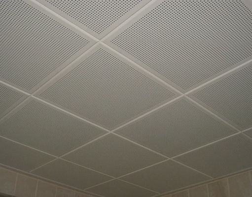 แผ่นฝ้าเพดานโลหะคลิป ISO9001 แกว่งลง 600x600 แผ่นฝ้าเพดานปกปิด