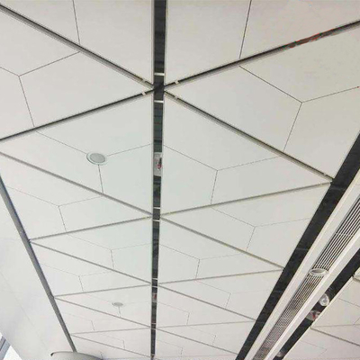คลิปสามเหลี่ยมกันเสียงแฟชั่นในเพดานรูปทรงที่สมบูรณ์แบบความหนา 1.1 มม