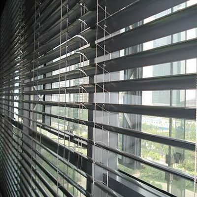Modern Sunshade Vertical Aluminium Sun Louver สำหรับตกแต่งอาคาร