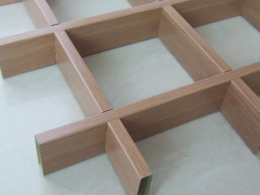 ฝ้าเพดานแบบกริดขนาด 250x250 มม. ที่ทันสมัย ​​0.9 มม. พร้อมการออกแบบขอบสี่เหลี่ยม