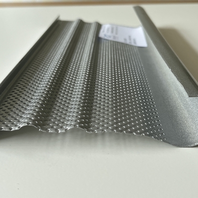 120x65x0.85 มม. ฝ้าเพดานโลหะอะลูมิเนียม J Shape สกรีน Standard Perforation Metallic Glittering Silver