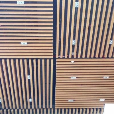 185x3000mm U Strip เพดานโลหะอลูมิเนียมสีที่ปรับแต่งได้น้ำหนักเบา