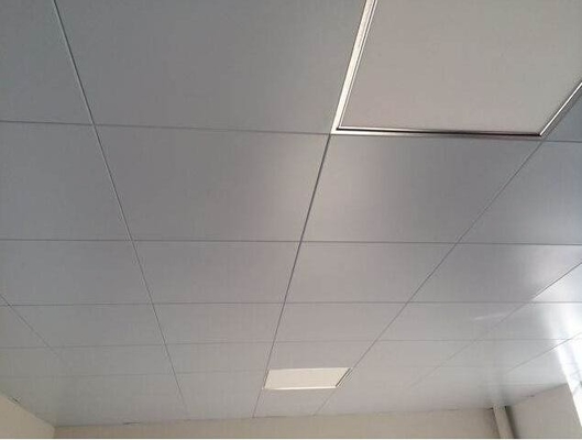 คลิป 300x1200 มม. ในเพดานโลหะอลูมิเนียมสำหรับศูนย์การประชุม