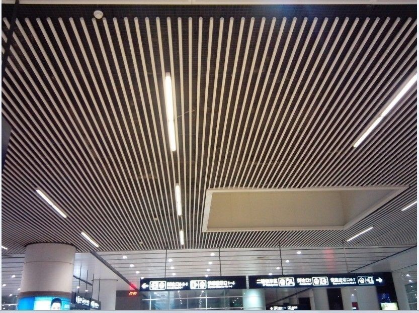 6063T6 กระเบื้องเพดานโลหะท่อ วงกลม perforated สะพาย Baffle กับ RAL การ์ดสี