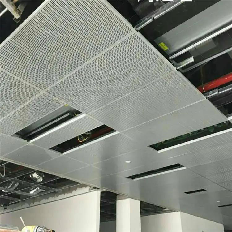 ตะขอ 600x1200 มม. บนกระเบื้องฝ้าเพดานอะคูสติกหนา 0.7 มม
